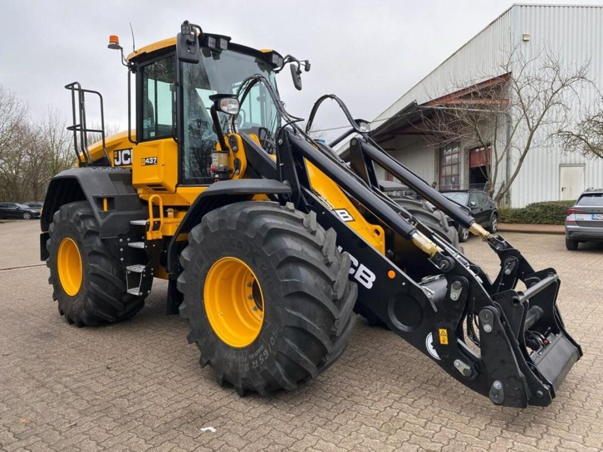 JCB 437 HT FARM MASTER 3