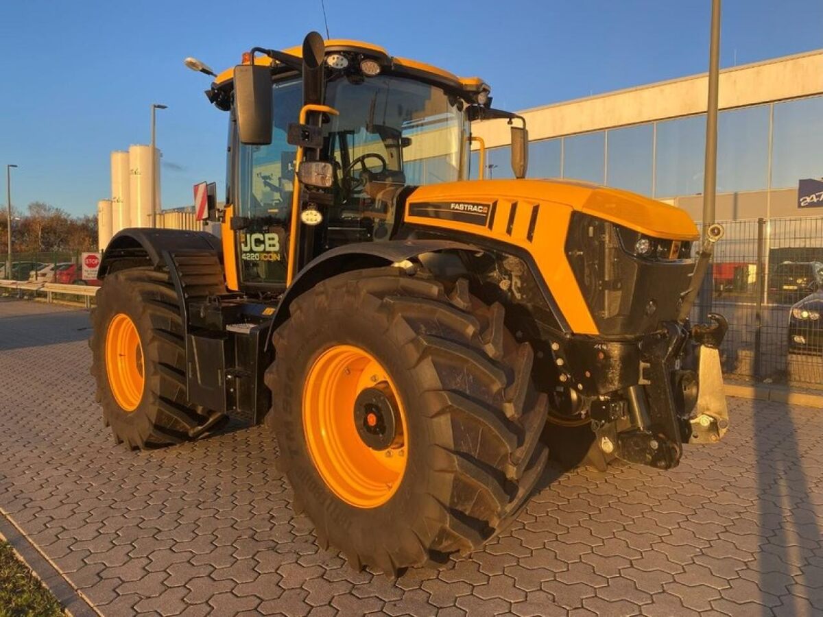 JCB 4220 ICON FASTRAC - 60 KM/H 3