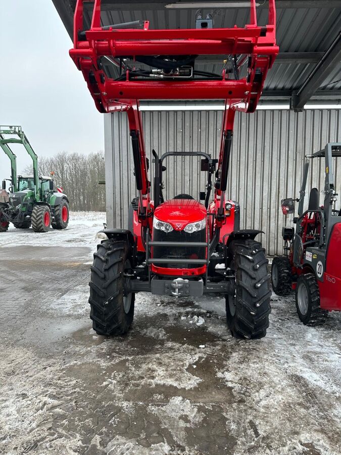 Massey Ferguson 4707 2