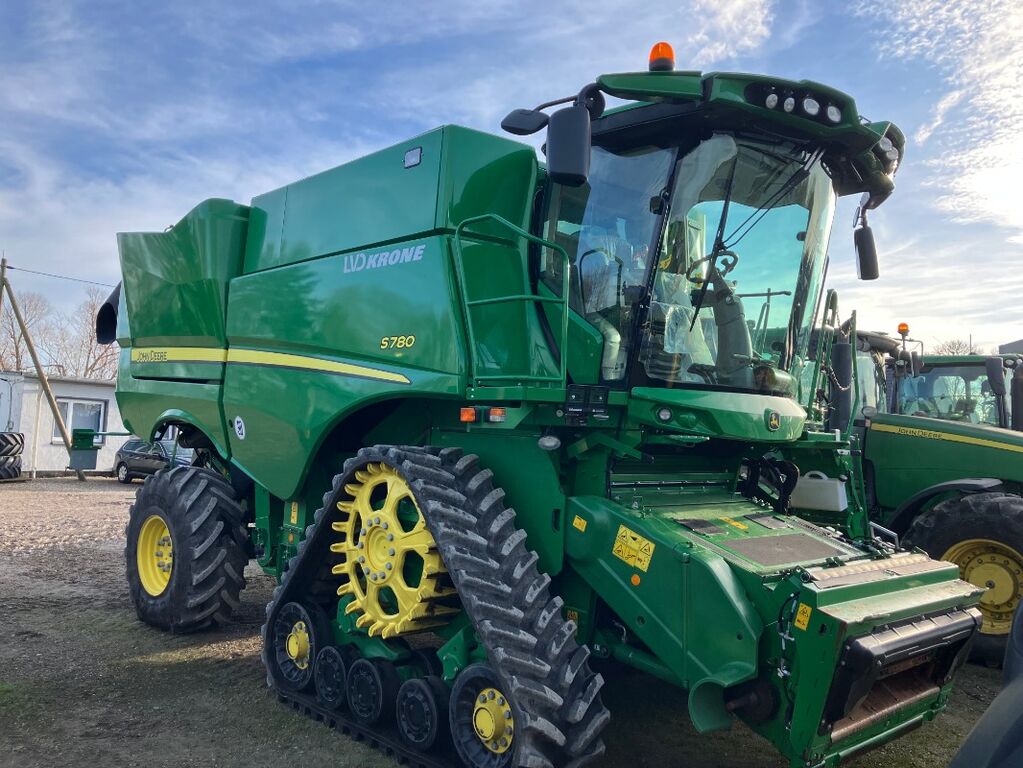 John Deere S780 2