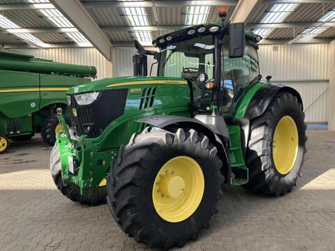 <strong>John Deere 6215R</strong><br />