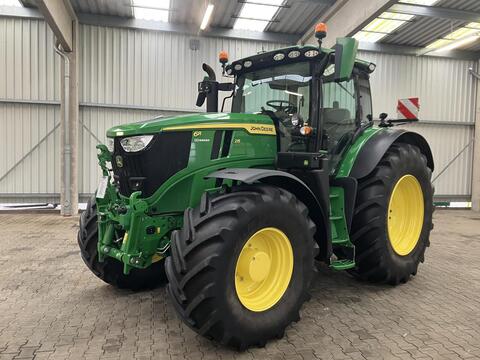 John Deere 6R 215