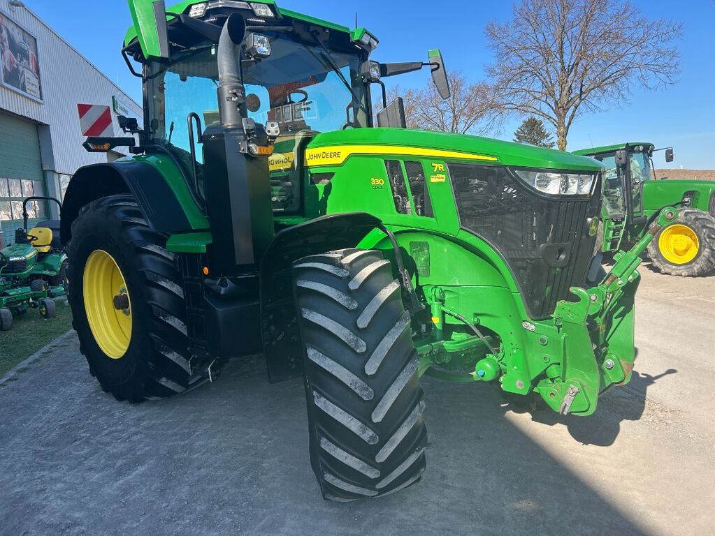 John Deere 7R330 3