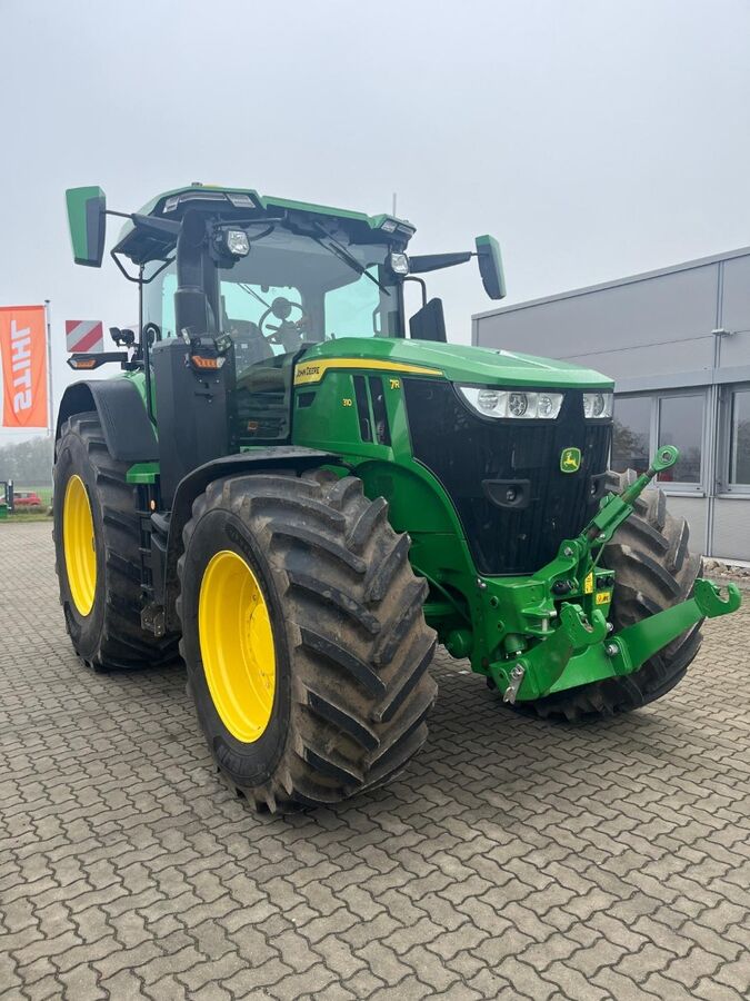 John Deere 7R310 2