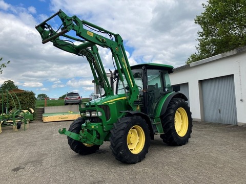 John Deere 5820