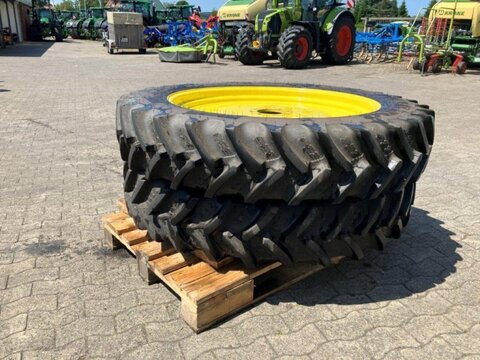 BKT 320/90R42 2