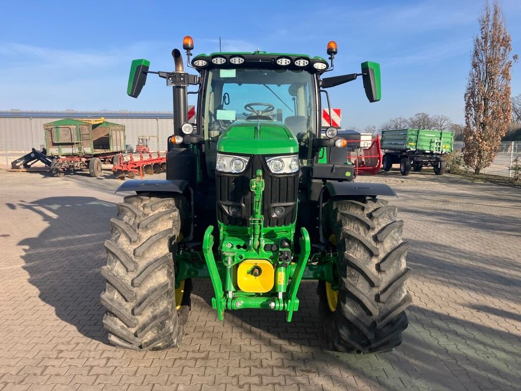 John Deere 6R 215 2