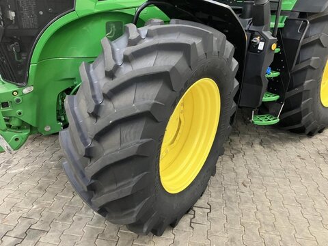 John Deere 7R 330 2