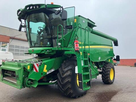 John Deere T560