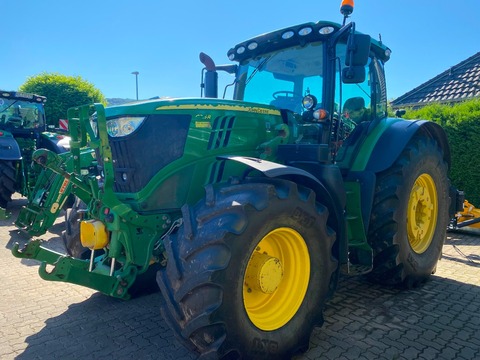 John Deere 6215R