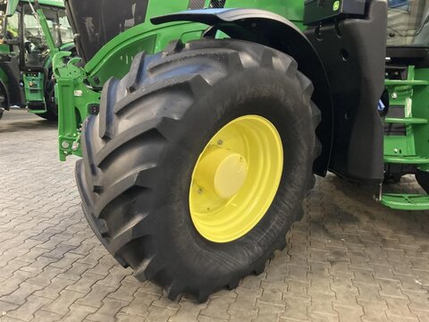 John Deere 6R 215 2