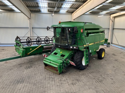 John Deere 2066