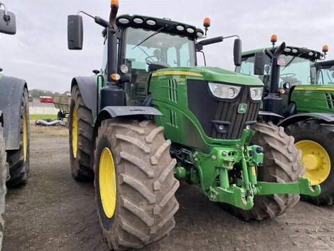 John Deere 6215R 2