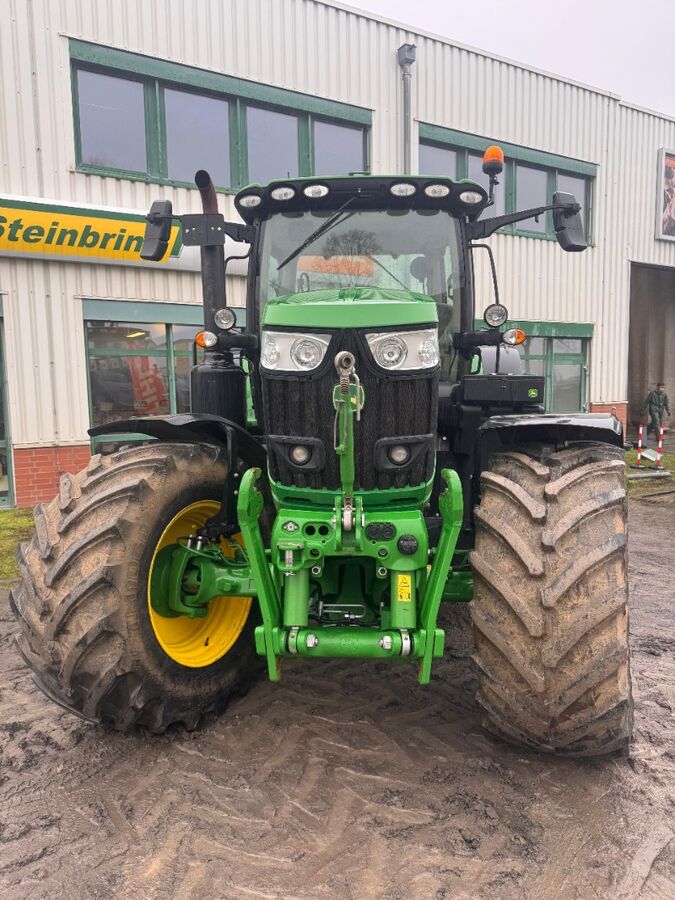 John Deere 6215R 2