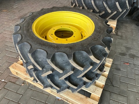 BKT 280/85R24