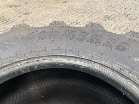 BKT 600/65R28 2