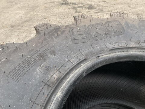 BKT 600/65R28 3
