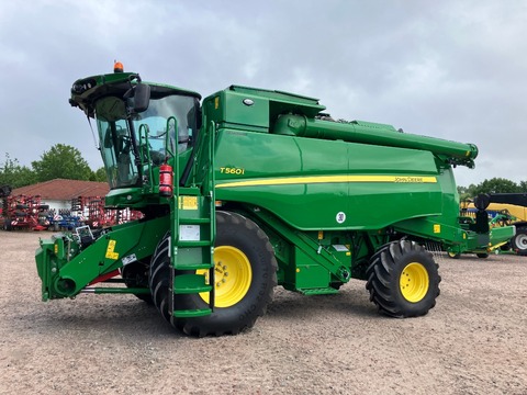 John Deere T560