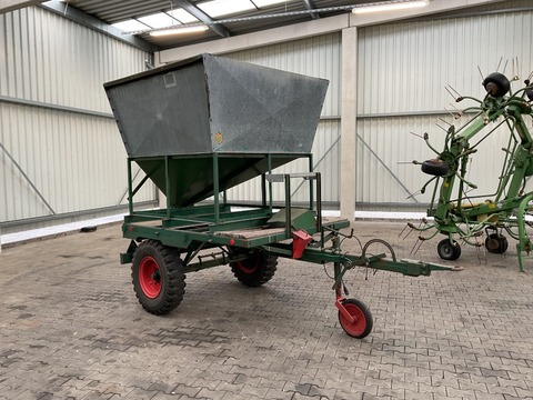Sonstige Dünger-/ Fütterwagen