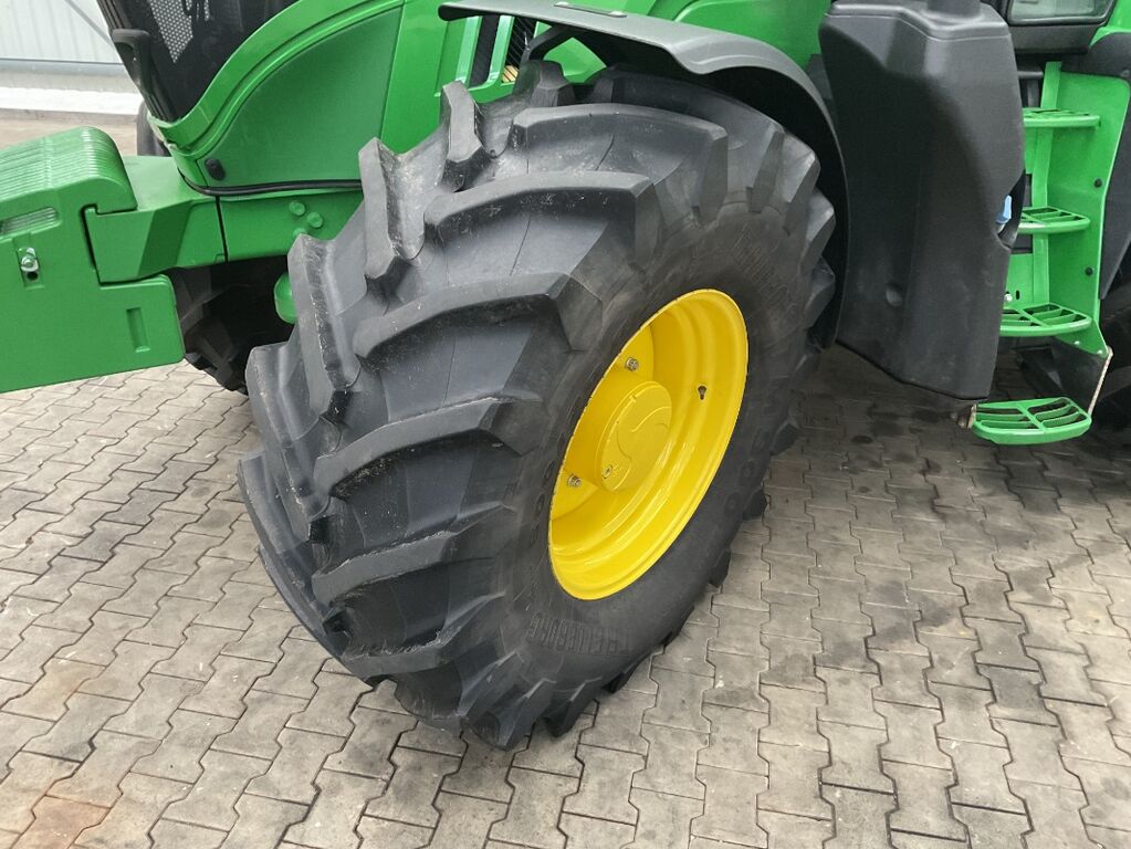 John Deere 6195M 2