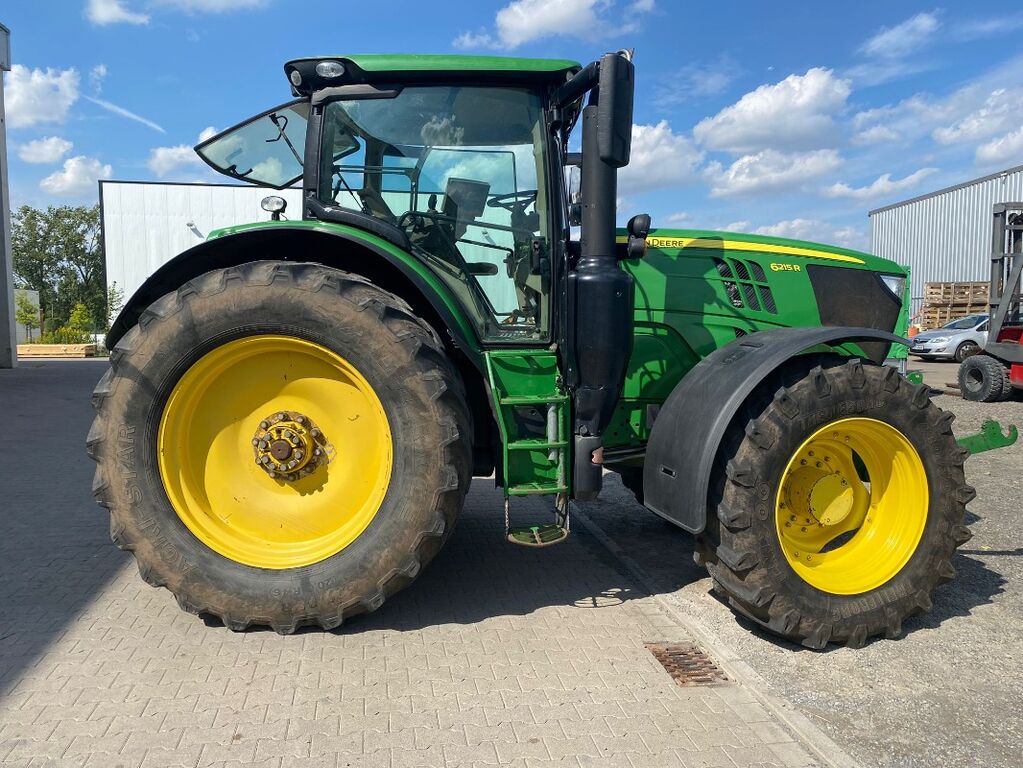 John Deere 6215R 2