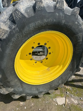 BKT 540/65R30