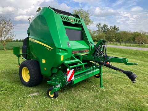 John Deere V451M