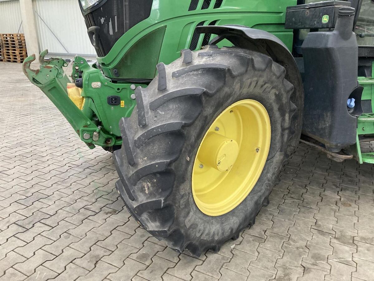 John Deere 6110R 2