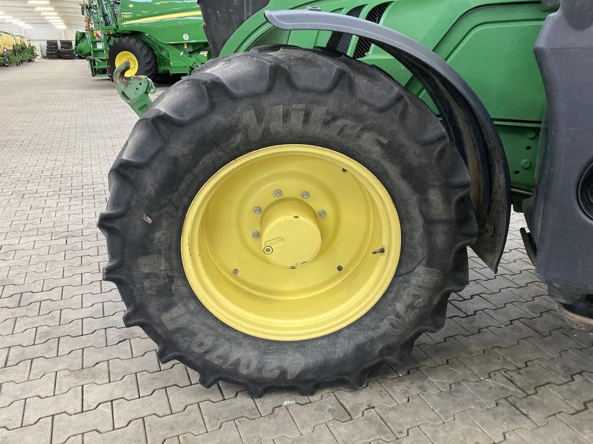 John Deere 6110R 3