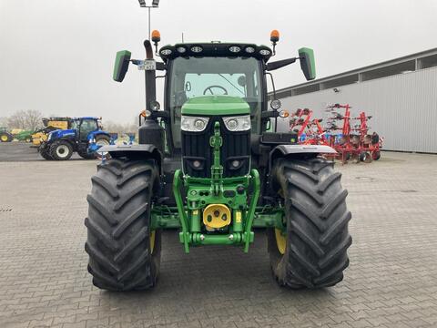 John Deere 6R 215