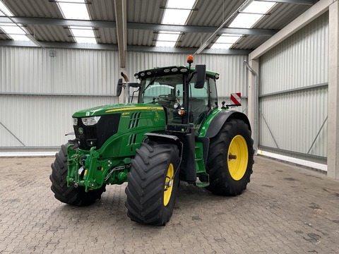 John Deere 6215R