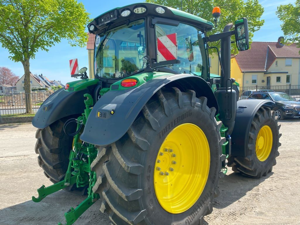 John Deere 6R215 3