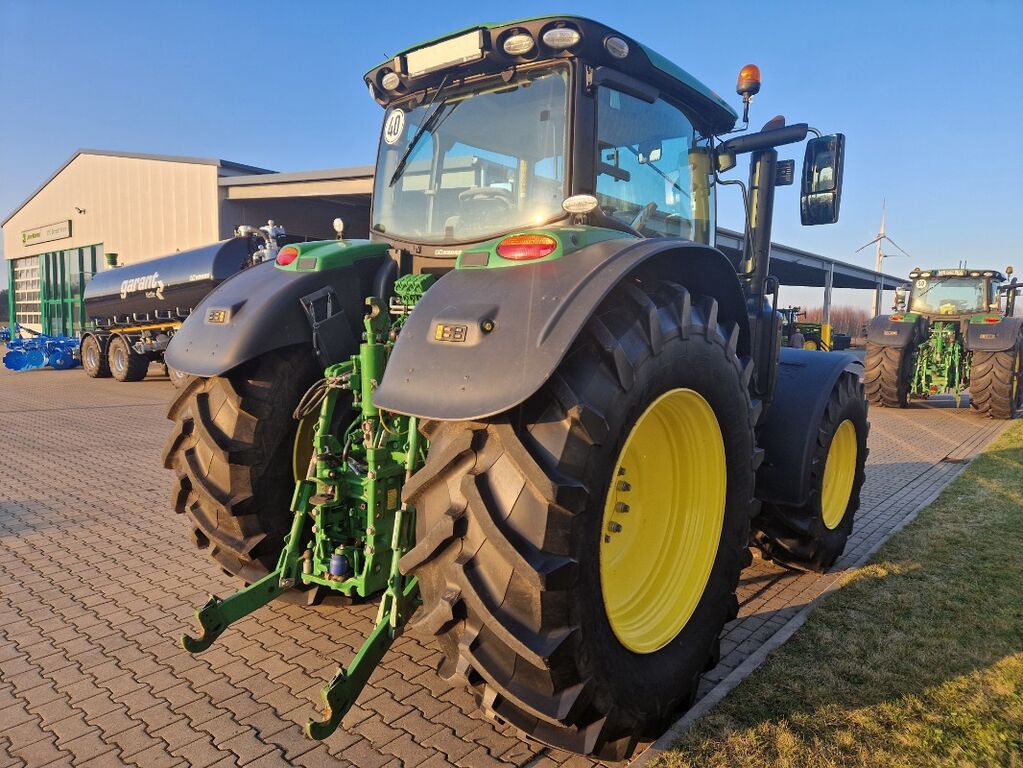 John Deere 6215R 2