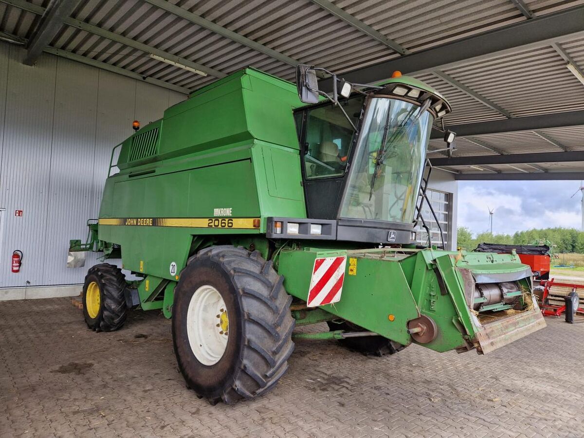 John Deere 2066 3
