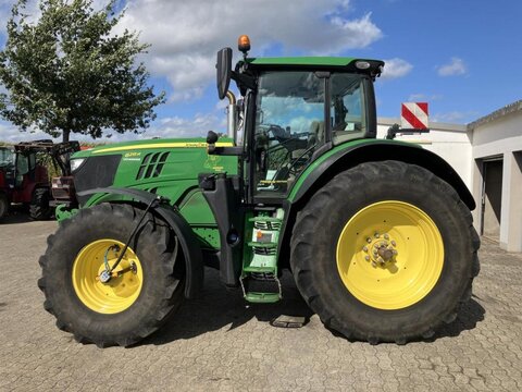John Deere 6215R 2