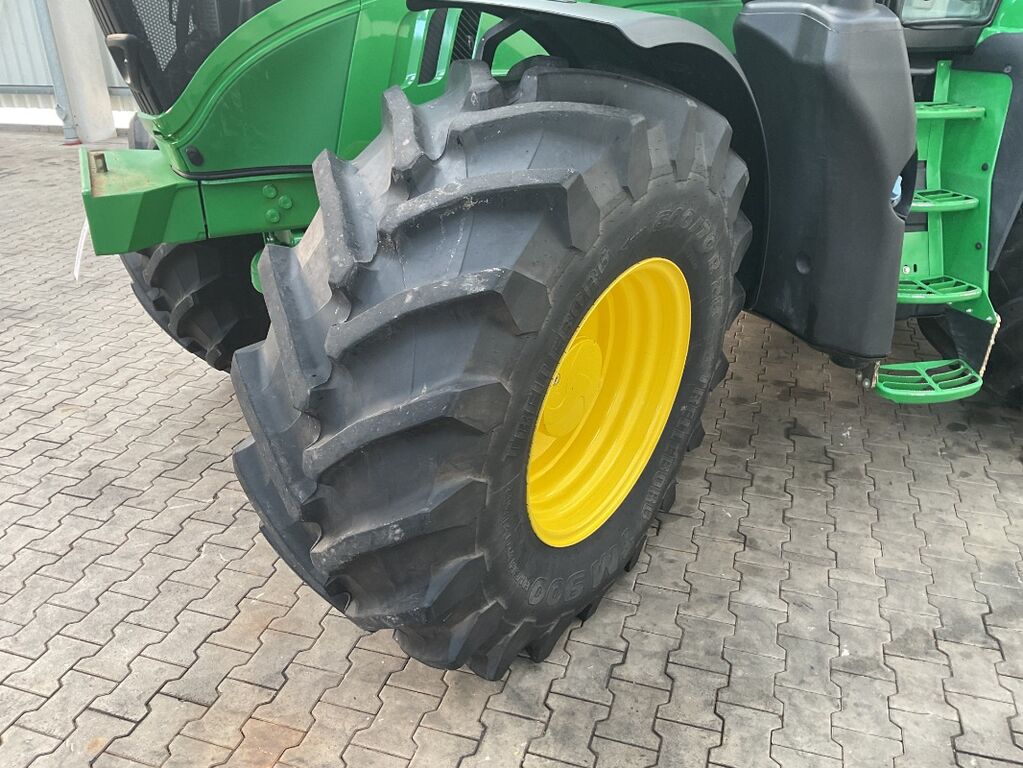 John Deere 6195M 2