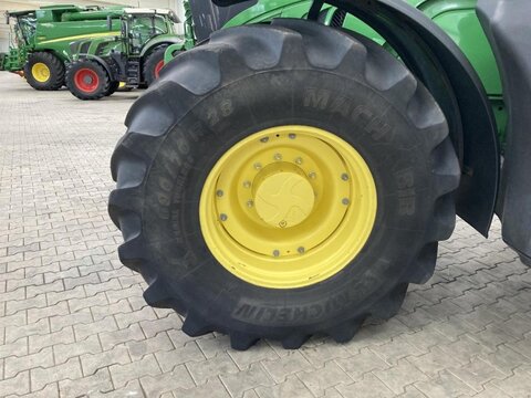 John Deere 6215R 3