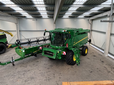 John Deere T560