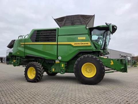 John Deere T5 700 2