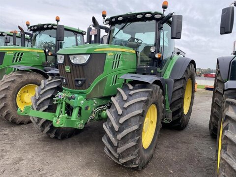 John Deere 6215R 2