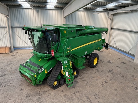 John Deere T670