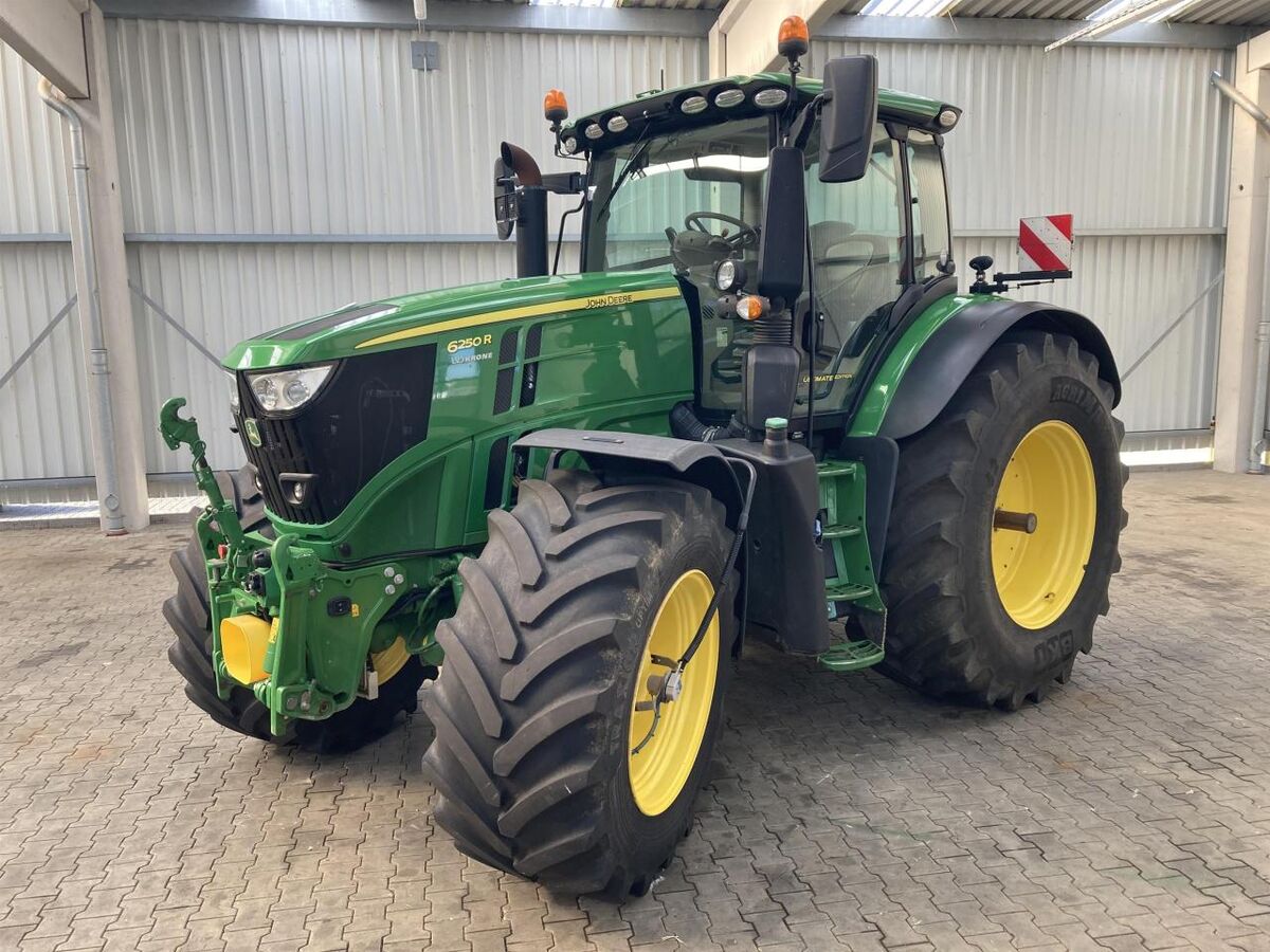 John Deere 6250R 1