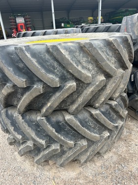 BKT 650/65R42