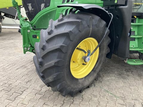 John Deere 6215R 2