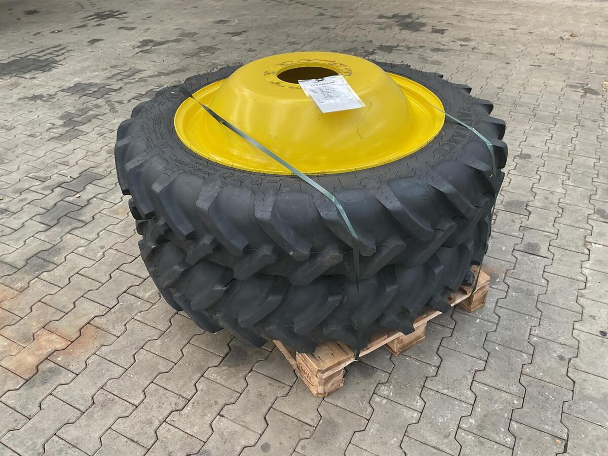Alliance 270/95R36 1