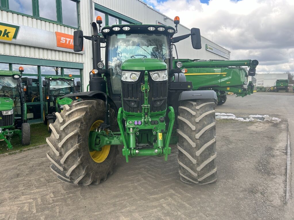 John Deere 6R215 2