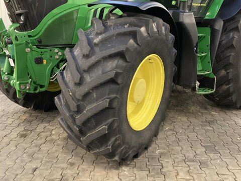 John Deere 6215R 2