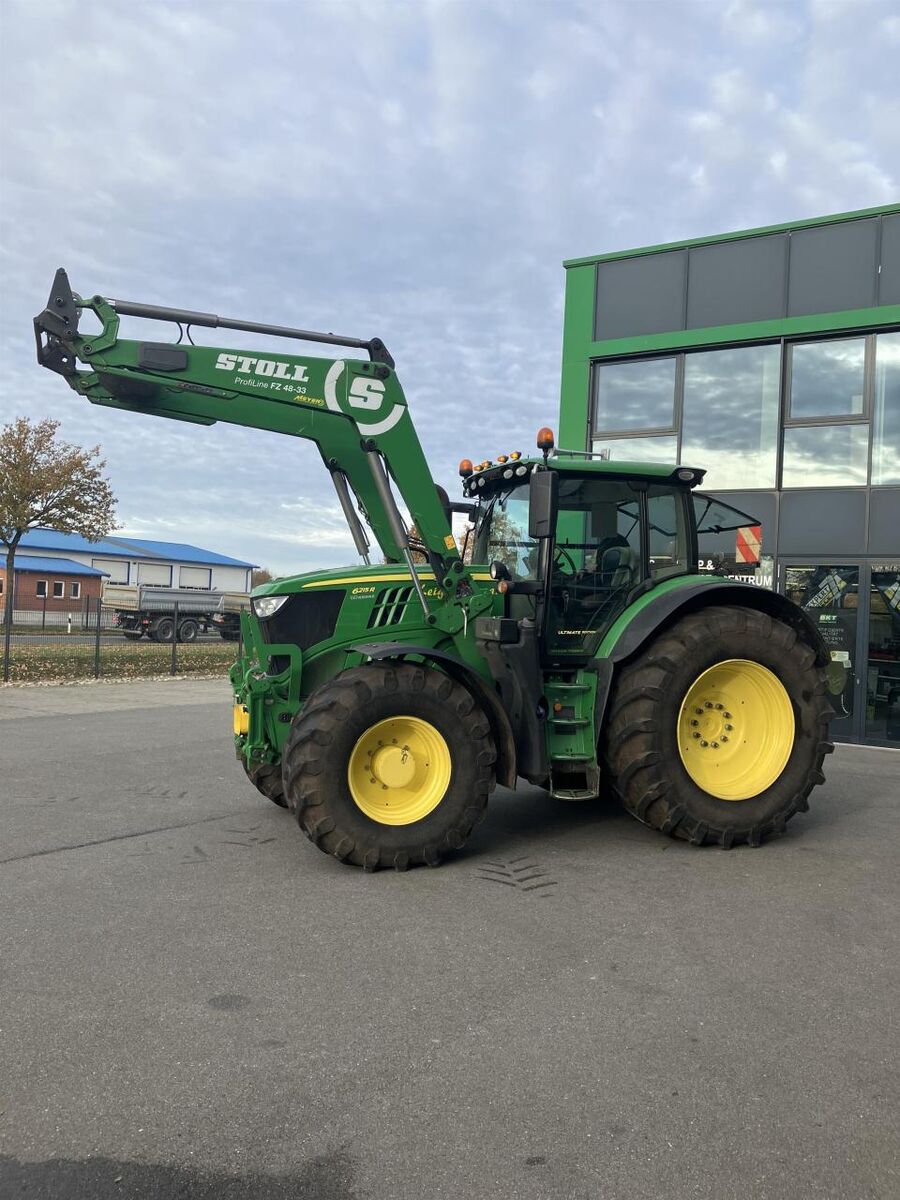 John Deere 6215R 1