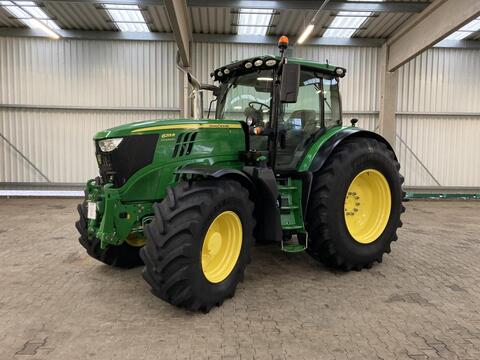 John Deere 6215R