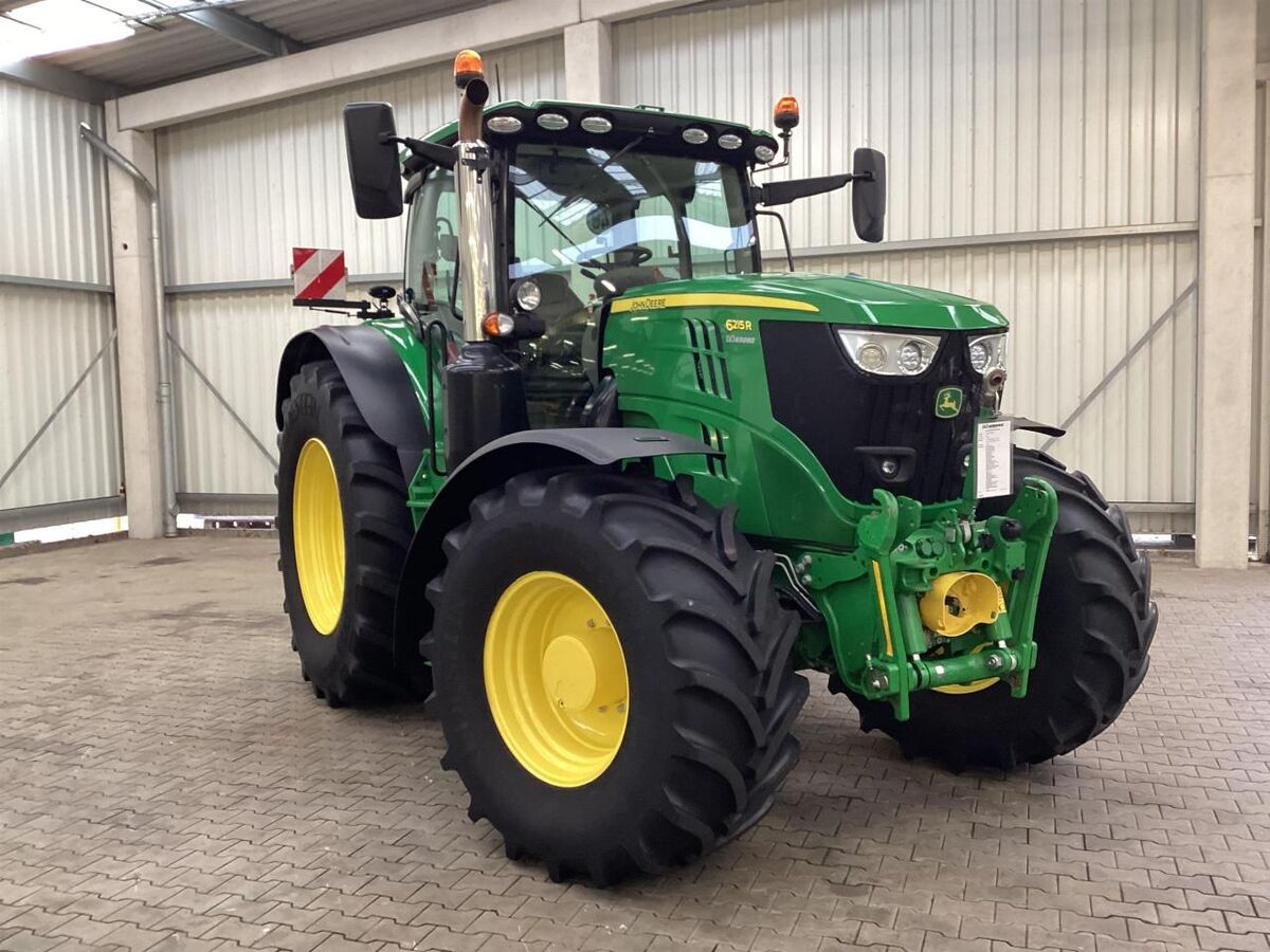 John Deere 6215R 2
